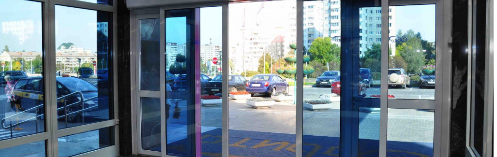Установка автоматических дверей в Астрахани | Мир Ворот